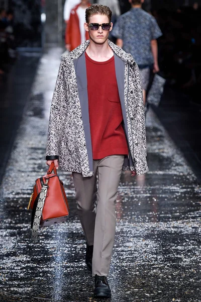 Look 19
